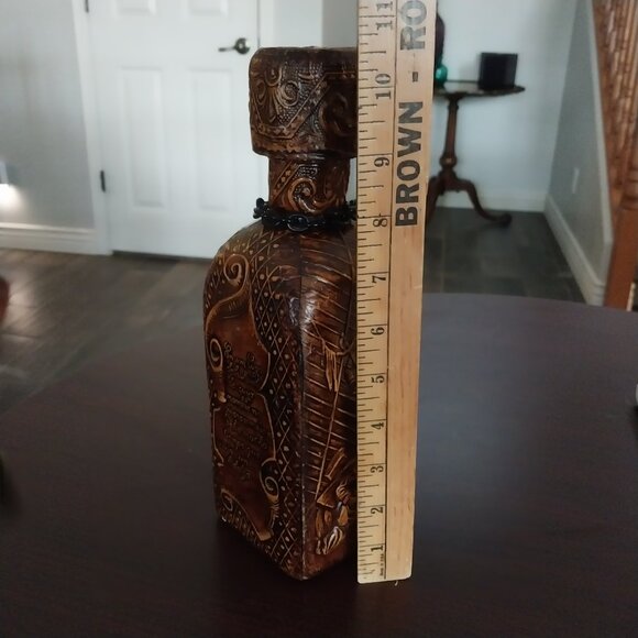 Vtg Miquel de Cervantes Handmade Etched Leather Wrapped Whiskey Bottle Decanter - Picture 10 of 10